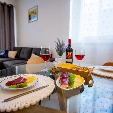 Anna Apartment *